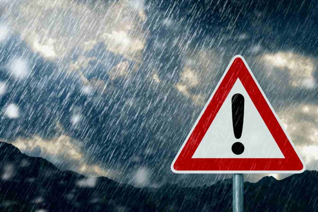 Allerta meteo gialla in alcune regioni: leggi quali