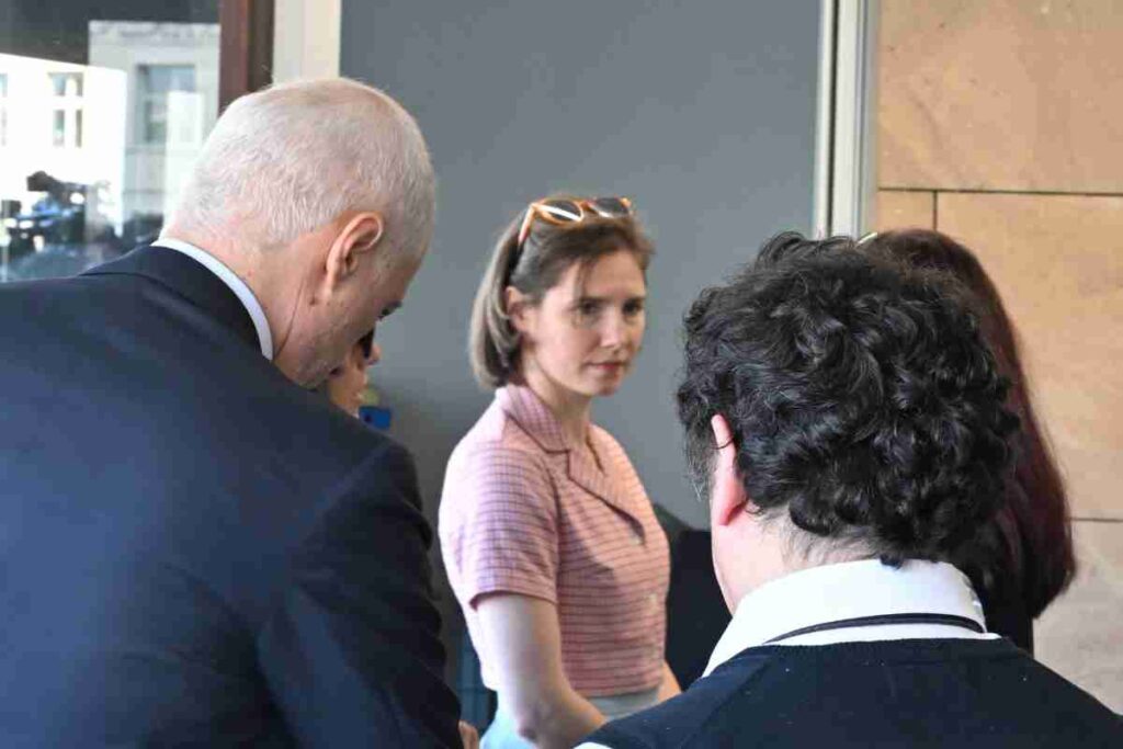 La Corte d'assise d'appello di Firenze ha confermato la condanna a tre anni per Amanda Knox