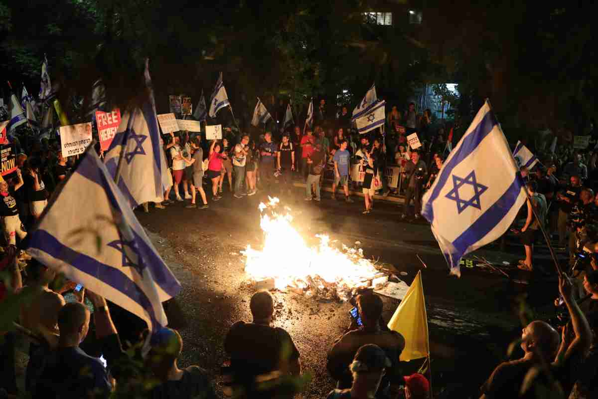 Come già accennato, a Tel Aviv i manifestanti sono da giorni in strada