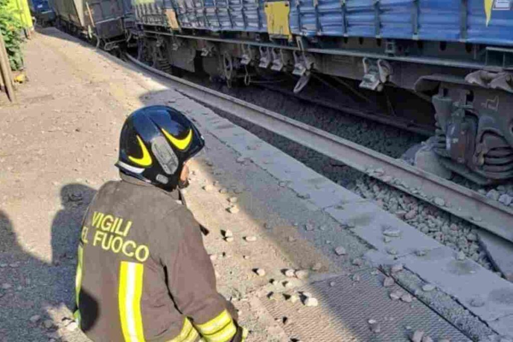 Un blocco dei treni in provincia di Salerno sta provocando disagi in tutto il sud Italia