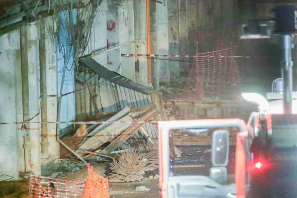 Tragedia a Scampia: crolla un ballatoio della Vela Celeste, due morti e bimbi feriti