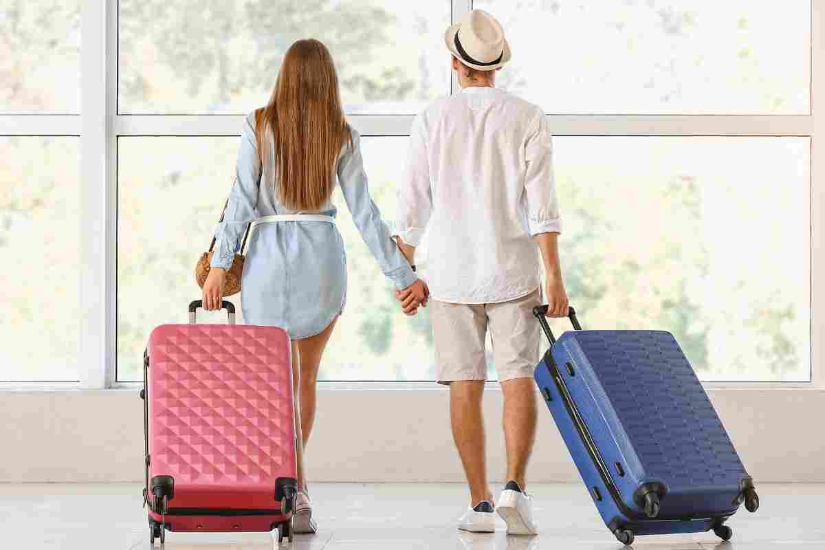 L’estate degli italiani, sia vacanze brevi sia lunghe: sempre in compagnia del proprio partner