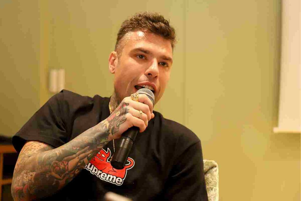 Fedez ricoverato per un'emorragia interna