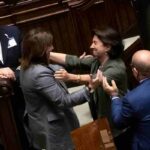 Maria Carolina Varchi abbraccia il ministro della famiglia Eugenia Roccella dopo la discussione e il voto, positivo, sulla legge maternità surrogata