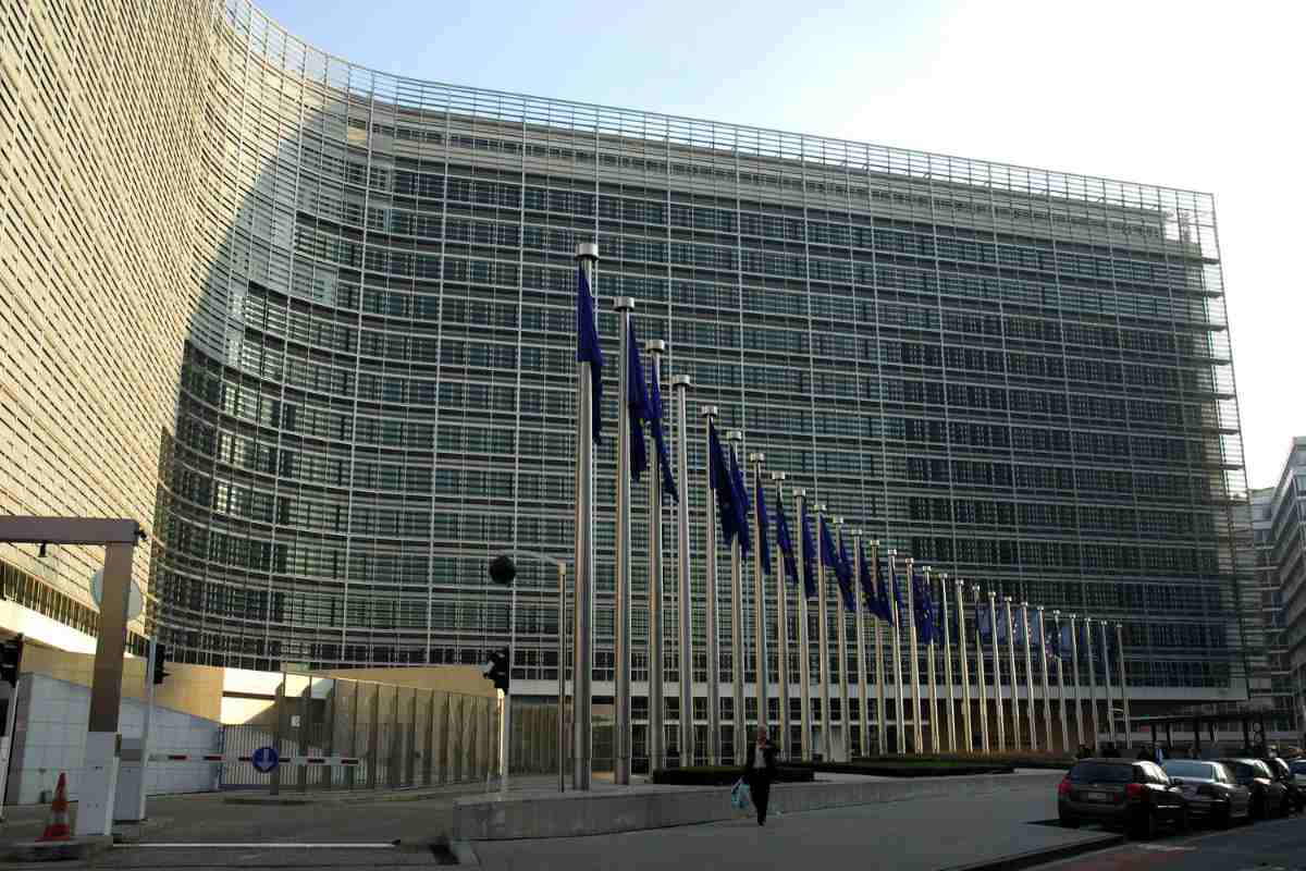 "Viola il Digital Service Act": la Commissione Ue contro X