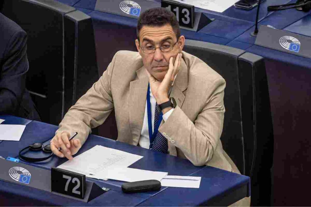 Parlamento europeo, la carica degli italiani nelle commissioni: di cosa si occuperà il “patriota” Roberto Vannacci