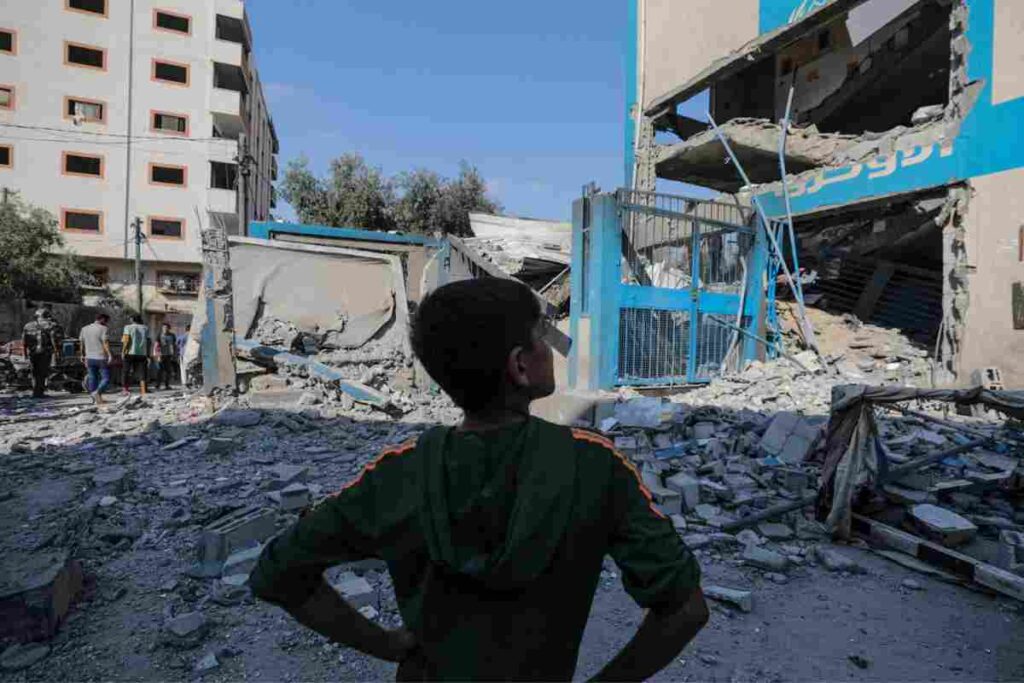 Gaza, raid continui di Israele sulla Striscia: Hamas sospende i negoziati per la pace