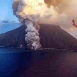 Stromboli, allerta rossa per l’eruzione del vulcano: chiesti rinforzi sull’isola