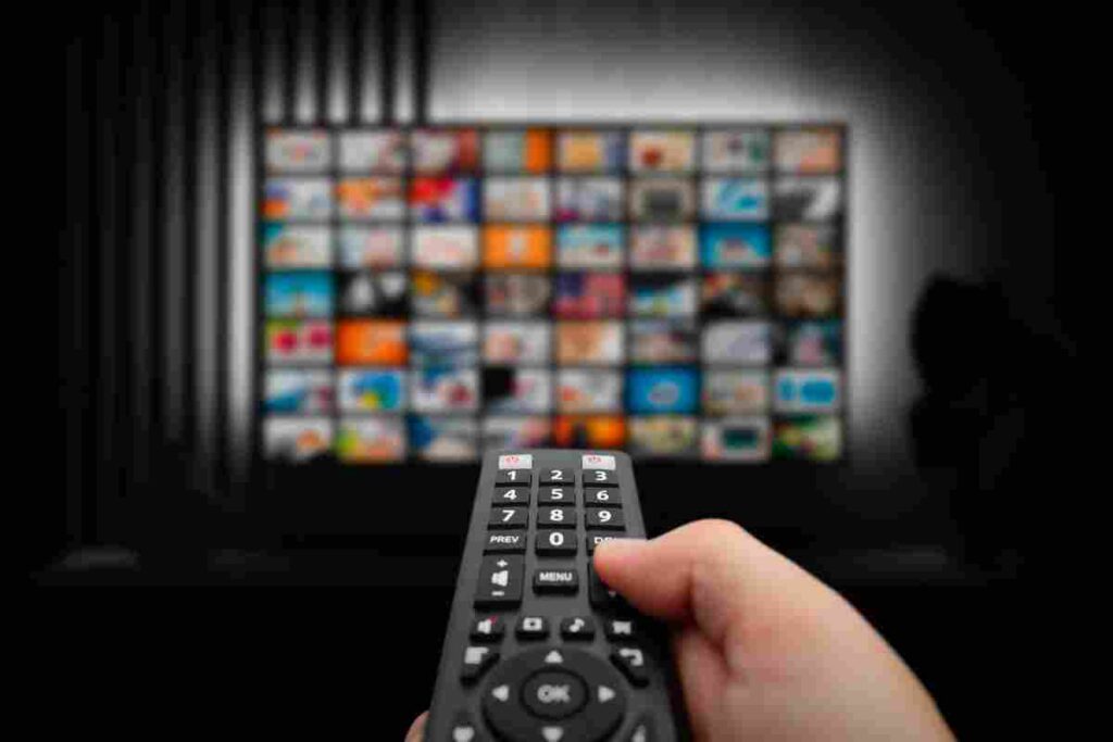 Nuova tv digitale, il 28 agosto si passerà al nuovo standard: come ricevere il bonus decoder