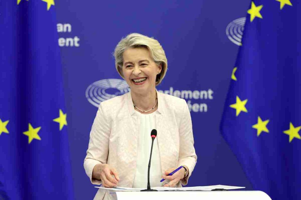 Ursula von der Leyen è di nuovo la presidente della Commissione europea